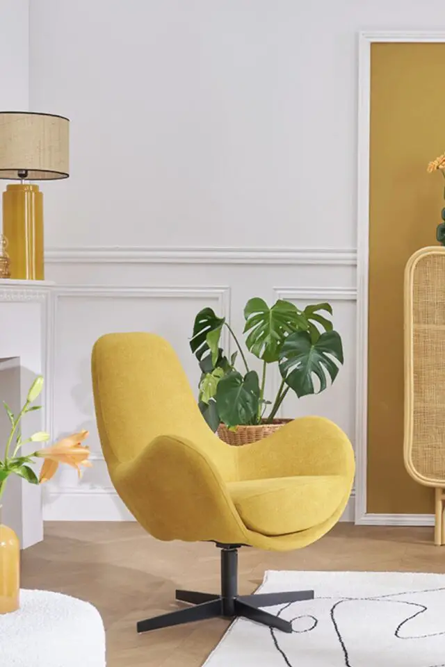 Fauteuil pivotant design en tissu effet velours jaune moutarde et métal noir
