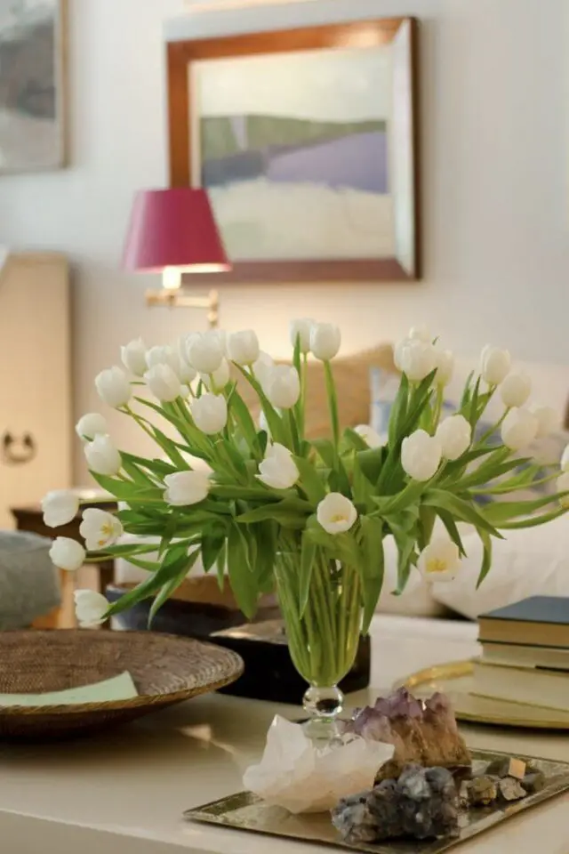 fleur février Saint Valentin bouquet de tulipes blanches symbole de beauté et d'amour 