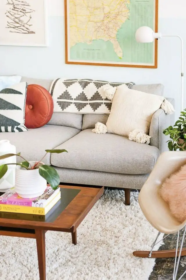 idée déco conseil salon automne lumière naturel tapis shaggy beige mur blanc coussin 