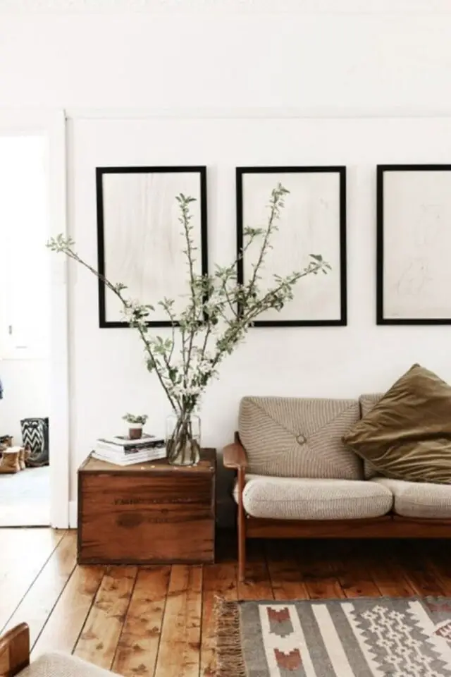 idée déco conseil salon automne chic et élégant parquet bous canapé beige élégant malle ancienne déco mur épurée