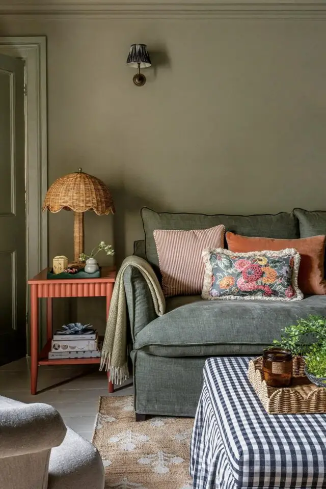 nettoyage canapé en tissu conseils effet velours micro-fibres coloré vert élégant moderne 