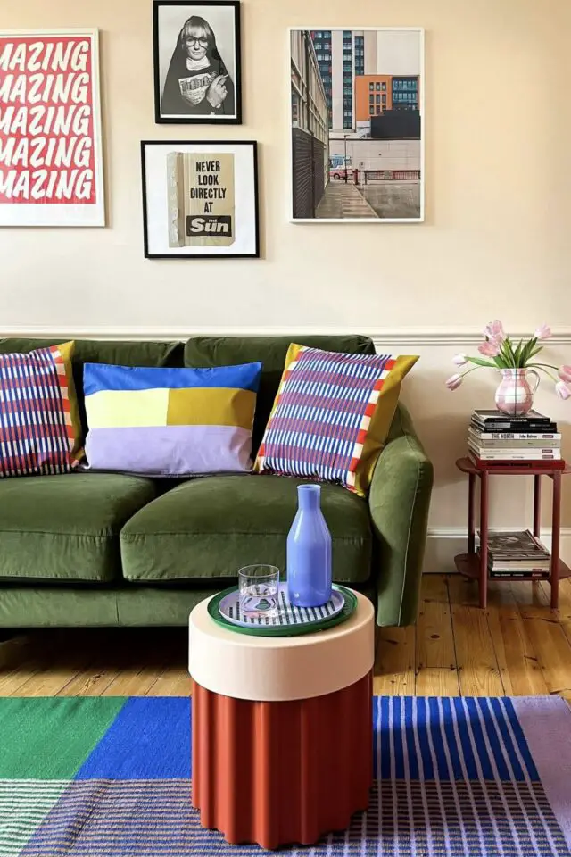 nettoyage canapé en tissu vert en velours ne pas abimer la couleurs 