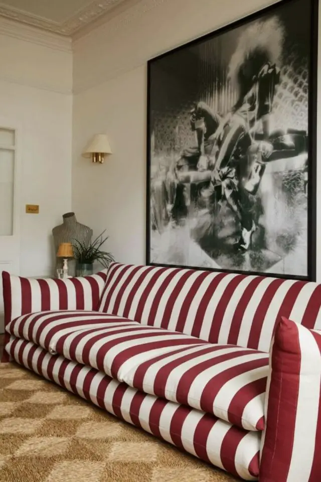 nettoyage canapé en tissu rayures rouge et blanc moderne et chic entretien couleur transfert 