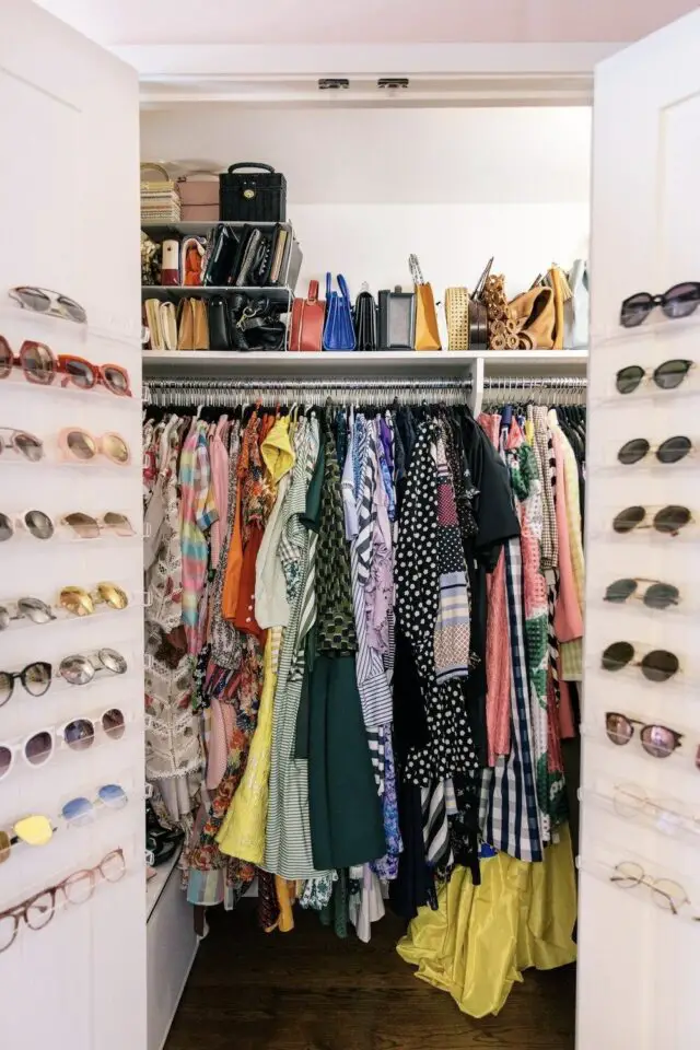 organisation rangement penderie collection lunette robe sac à main grand placard 