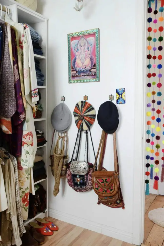 organisation rangement penderie étagères chapeau et sac à main chambre adulte 