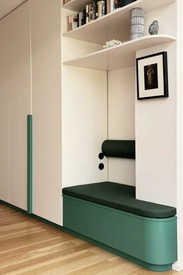 photo hall d'entrée de maison meuble sur-mesure associant rangement et bnac vert et blanc angles arrondis aménagement contemporain photo hall d'entrée de maison meuble sur-mesure associant rangement et bnac vert et blanc angles arrondis aménagement contemporain