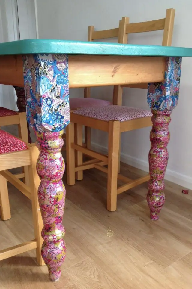 relooking salle à manger exemple décopatch motif piètement en bois idée facile à copier relooking salle à manger exemple décopatch motif piètement en bois idée facile à copier