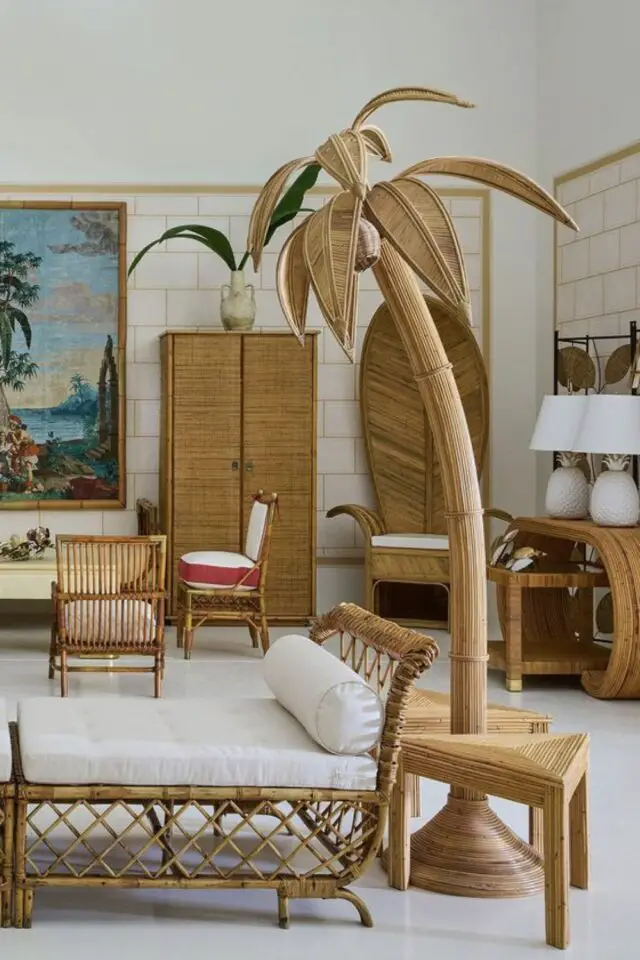 salon bohème estival meuble en rotin fauteuil banquette coussin confortable ambiance beach house 