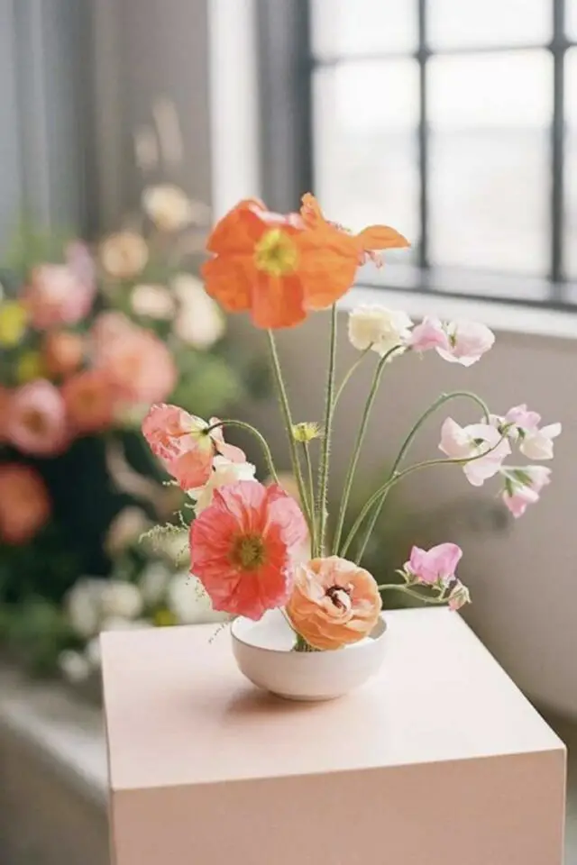 composition florale Ikebana idées à copier simple élégant fleurs colorées printemps 