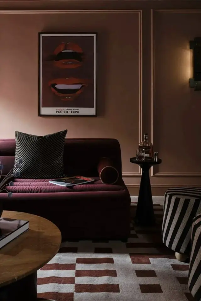 décoration intérieure moderne camaïeux rose salon contemporain mur peinture canapé borderux tapis motif décoration intérieure moderne camaïeux rose salon contemporain mur peinture canapé borderux tapis motif