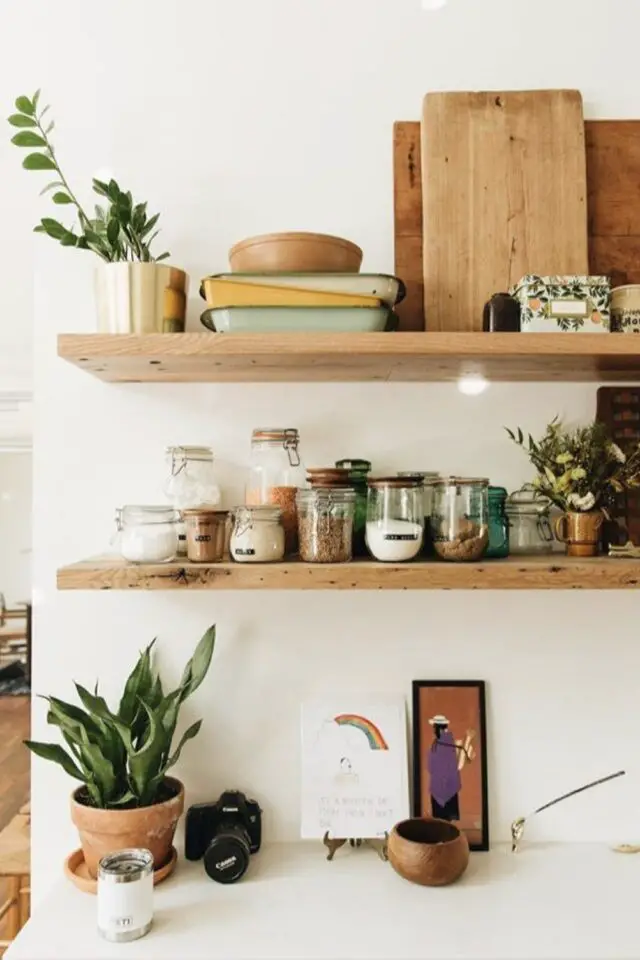 plan de travail blanc étagère murale bois fixation invisible flottante rangement e verre plats colorés cuisine simple et moderne plan de travail blanc étagère murale bois fixation invisible flottante rangement e verre plats colorés cuisine simple et moderne