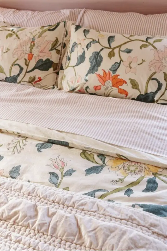 décoration intérieure fleur parure de lit décor de chambre adulte ambiance printemps 