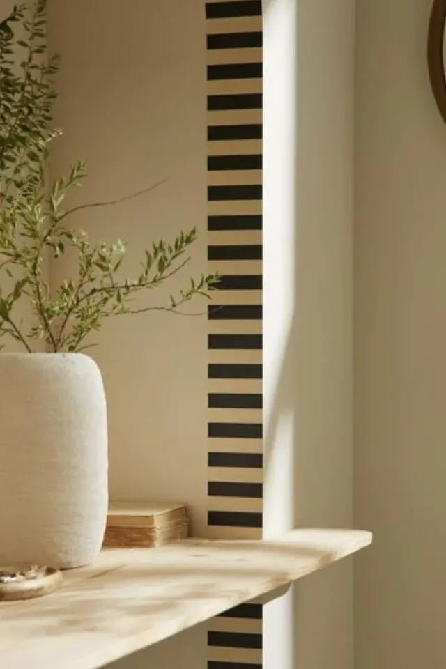 décorer et habiller un mur blanc frise moderne rayures noires et blanches pour mettre en valeur l'arrête d'un mur décorer et habiller un mur blanc frise moderne rayures noires et blanches pour mettre en valeur l'arrête d'un mur