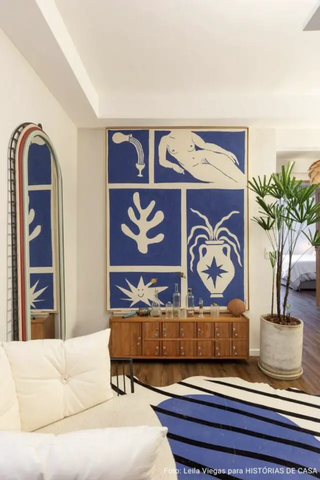 décorer et habiller un mur blanc toile XXL bleu et blanche encadrement fin dessus du buffet décor salon salle à manger moderne et méditerranéen décorer et habiller un mur blanc toile XXL bleu et blanche encadrement fin dessus du buffet décor salon salle à manger moderne et méditerranéen