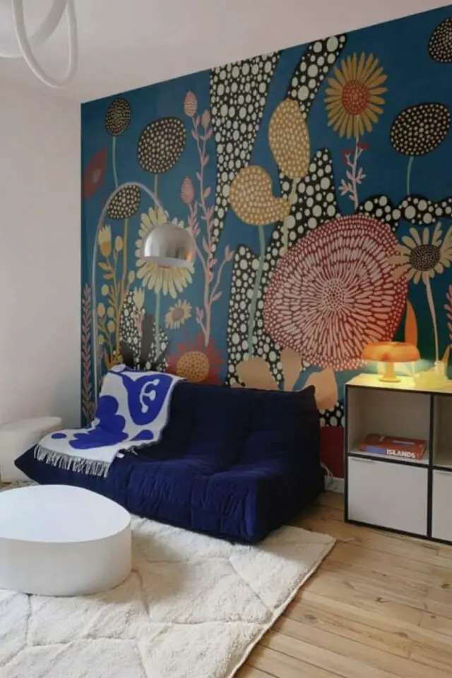 décorer le salon avec des fleurs idées à copier papier peint panoramique fond bleu 