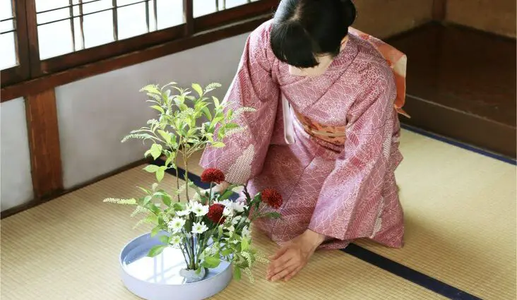 fleurs Ikebana composition florale japonaise