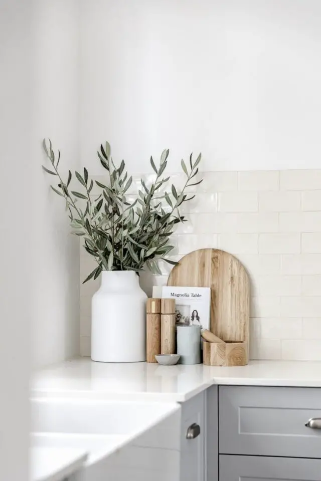 home staging mise en scène à copier cuisine plan de travail épuré minimum d'accessoires regroupés simple mais élégant home staging mise en scène à copier cuisine plan de travail épuré minimum d'accessoires regroupés simple mais élégant