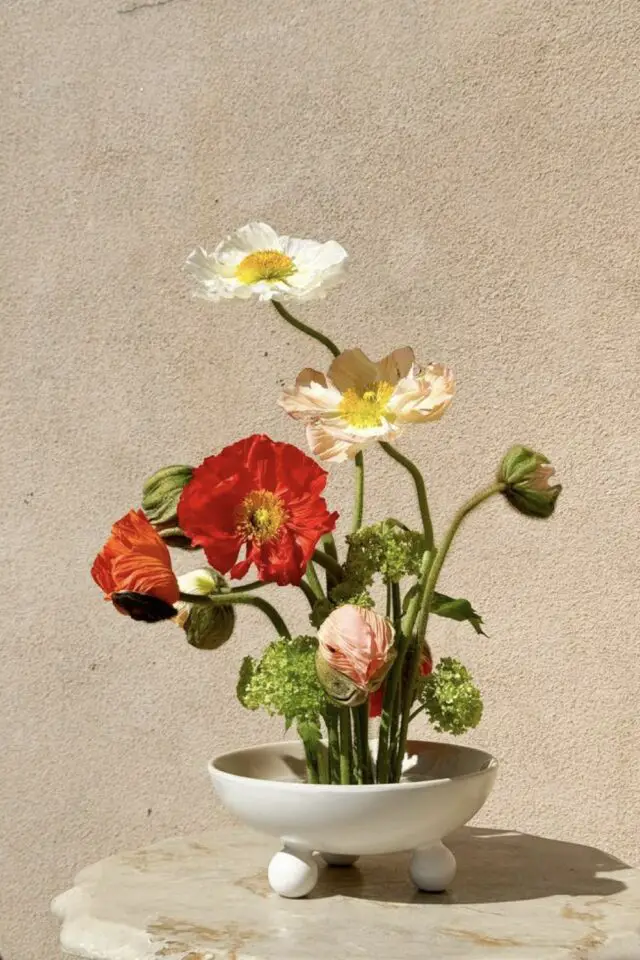 ikebana définition technique composition florale bouquet minimaliste en volume 
