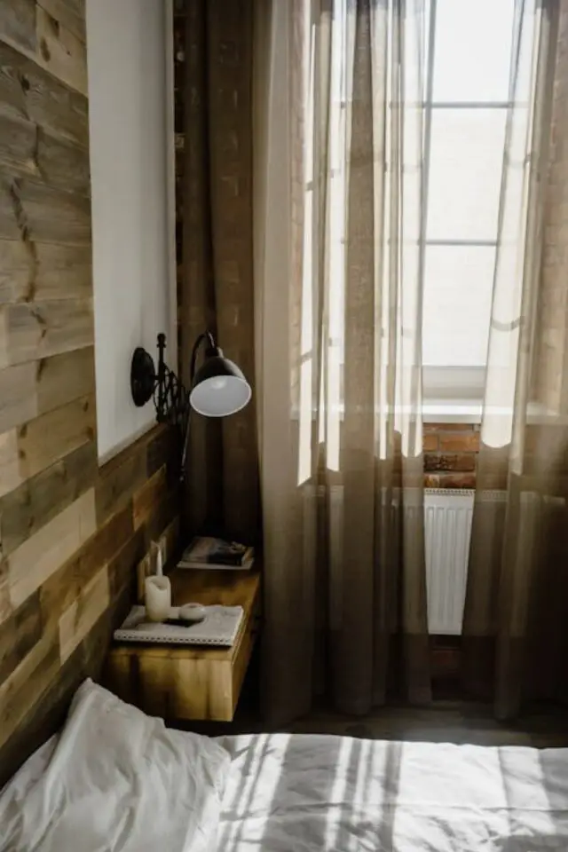 pose voilages et doubles rideaux décoration chambre adulte 