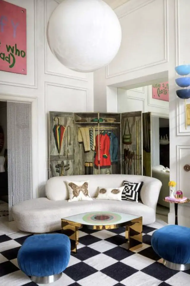 Revêtement de sol salon carrelage gris marbré et noir effet damier espace chic et élégant 