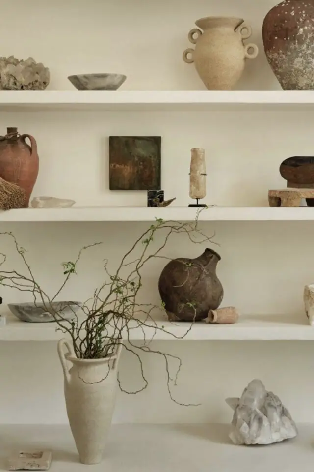 décoration salle à manger style nature indispensable déco mur étagère blanche objet décoratifs 