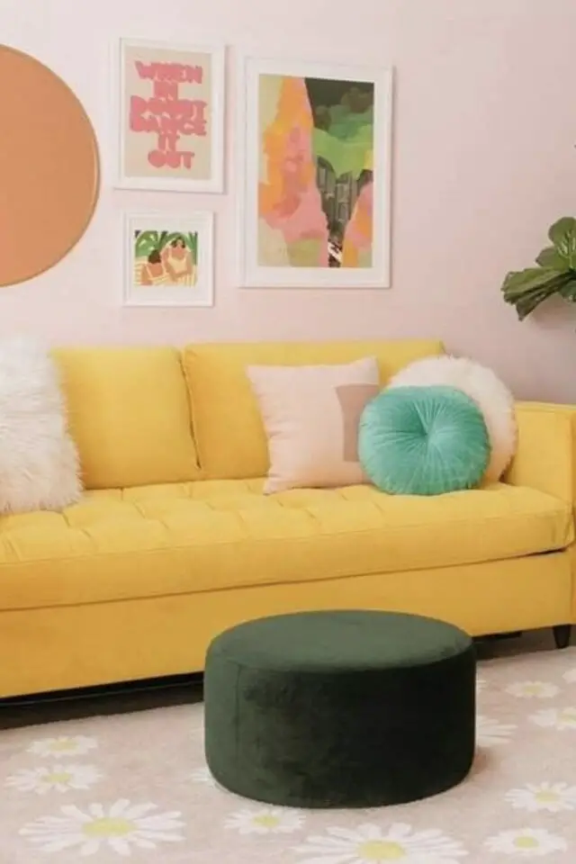 intérieur coloré vert jaune rose pastel peinture mur canapé coloré accessoires textiles univers moderne intérieur coloré vert jaune rose pastel peinture mur canapé coloré accessoires textiles univers moderne