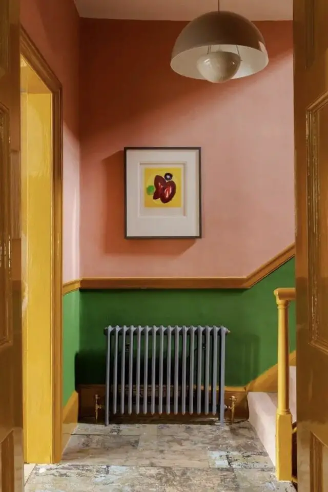 photo déco vert jaune rose couloir escalier élégant et moderne peinture soubassement rampe radiateur en fonte photo déco vert jaune rose couloir escalier élégant et moderne peinture soubassement rampe radiateur en fonte