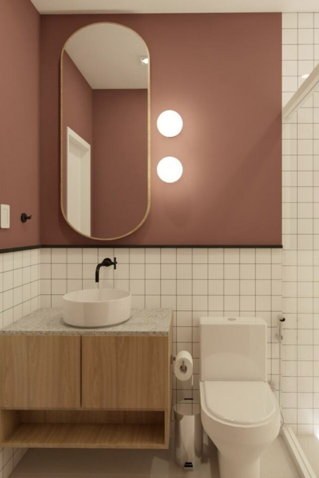 home staging salle de bain éclairage à côté du miroir au dessus du meuble vasque espace pratique à utiliser au quotidien 