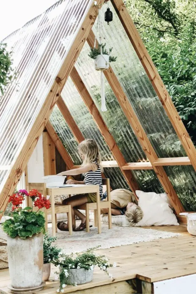 aire de jeux jardin pour enfant à faire soi-même cabane en A avec tôles transparente abri pour jouer 