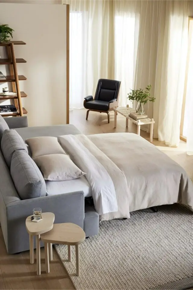 aménagement petite chambre d'amis canapé lit ouvert exemple optimisation espace 