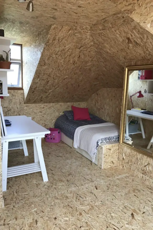 mur OSB chambre d'enfant mansardée aménagement des combles matériau pas cher 