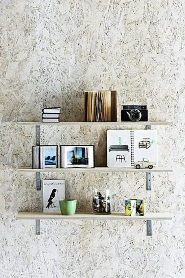 cloison OSB peint en blanc effet texture murale moderne et tendance étagère blanche 
