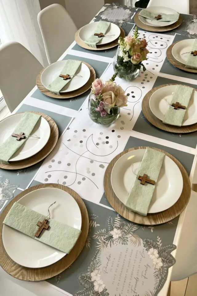 idée facile pour décorer la table de communion assiette petite croix en bois idée facile pour décorer la table de communion assiette petite croix en bois