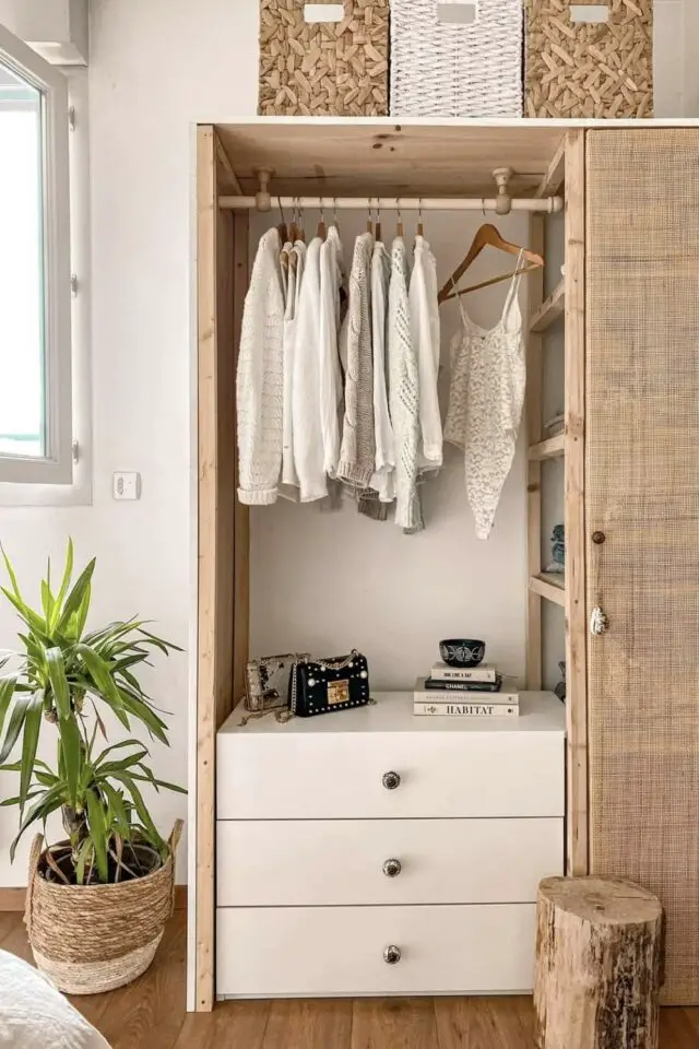 conseils pour désencombrer l'armoire à vêtement chambre à coucher adulte 