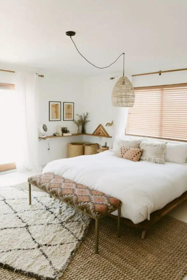 idée déco gain de place chambre adulte mur blanc 