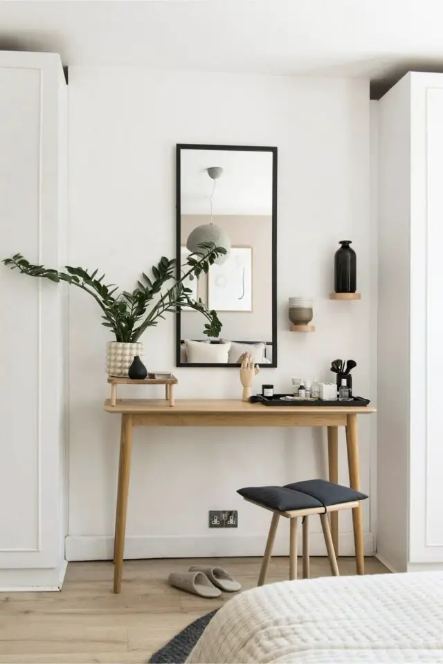placer coiffeuse bureau entre deux armoires gain de place chambre à coucher parentale 