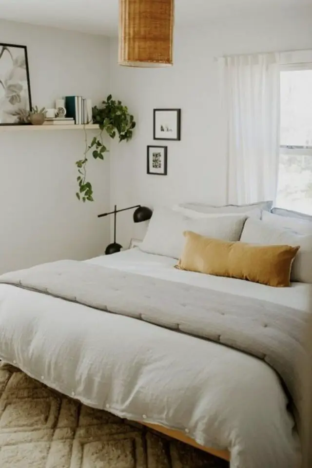 chambre parentale home staging petit budget linge de lit et rideaux neutre coussin cosy et confortable décoration épurée et neutre chambre parentale home staging petit budget linge de lit et rideaux neutre coussin cosy et confortable décoration épurée et neutre
