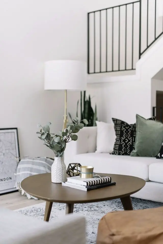 Home staging mise en scène salon table basse petit prix accessoires décoratifs neutres et chaleureux Home staging mise en scène salon table basse petit prix accessoires décoratifs neutres et chaleureux