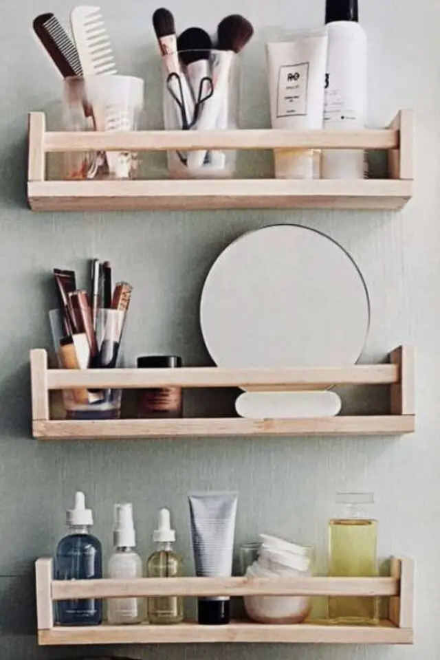 idée déco et organisation maquillage étagère en bois Ikea rangement mural gain de place 