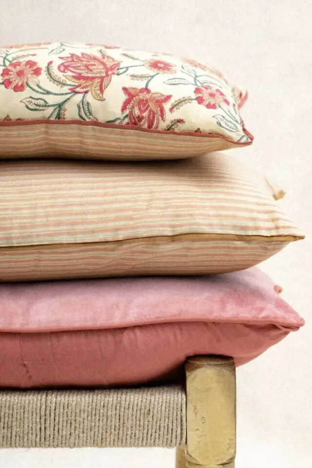 Accessoires déco textiles indiens Sofa cover, plaid, rideaux, housse de couette, linge de table, coussins bonne adresse Accessoires déco textiles indiens Sofa cover, plaid, rideaux, housse de couette, linge de table, coussins bonne adresse