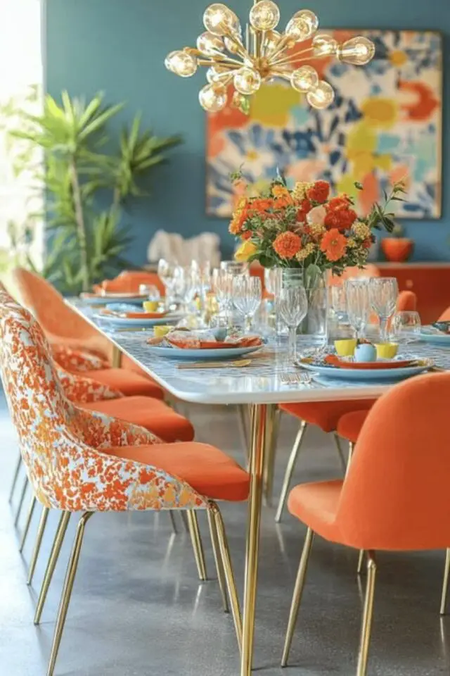 salle à manger déco originale bleue et orange chaises en velours salle à manger déco originale bleue et orange chaises en velours