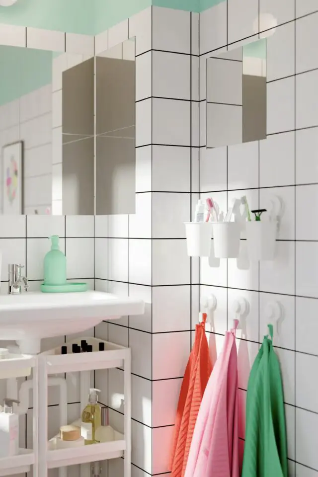accessoire de rangement de salle de bain sans perçage et avec ventouse pas cher IKEA crochet pour suspendre les serviette et petit panier 