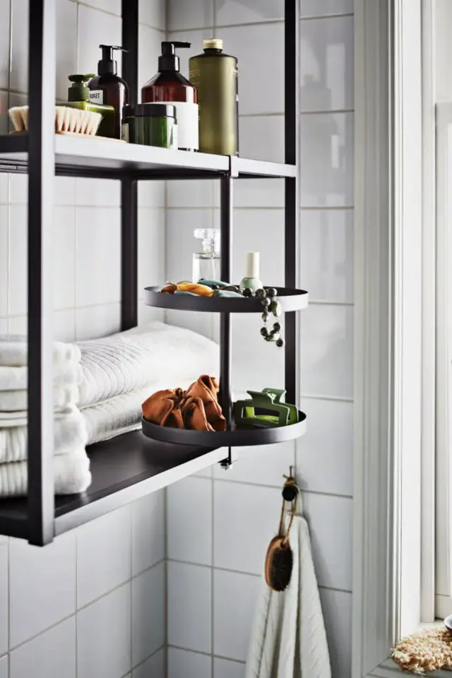 astuce rangement salle de bain accessoire pour meuble étagère pivotante ronde pratique pour ranger de petits objets 