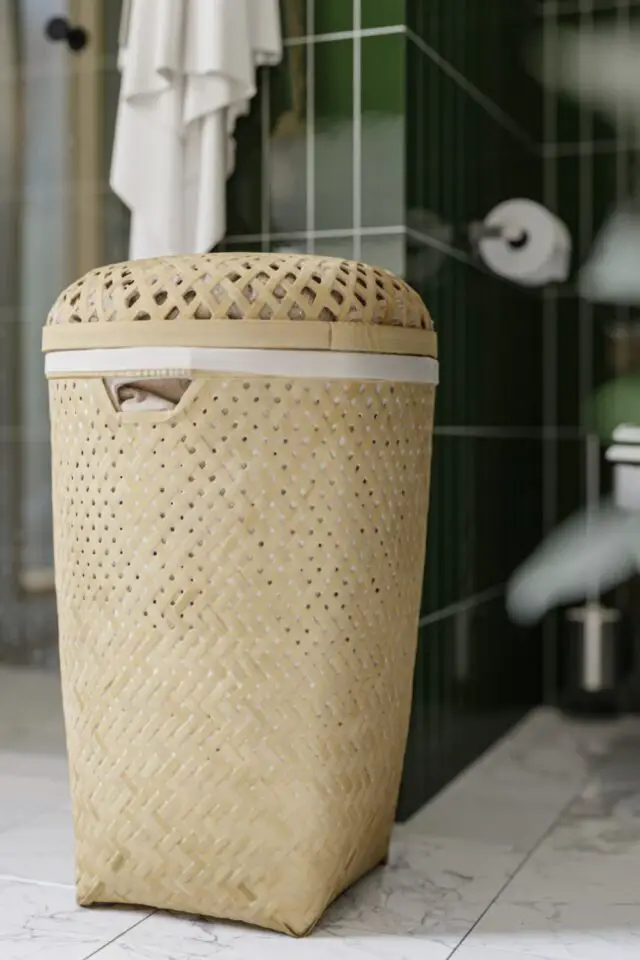 panier à linge moderne et pratique pour la salle de bain bambou tressé facile à utiliser au quotidien 