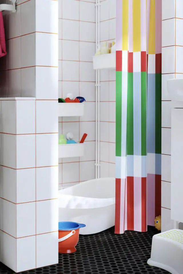 salle de bain déco moderne dopamine decor rideau de douche multicolore pas cher IKEA 