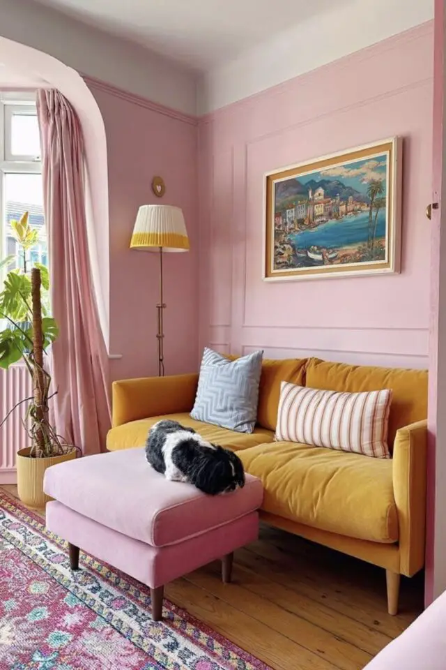 conseils déco pour réussir l'éclairage d'un petit salon moderne et coloré 
