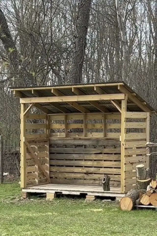 exemple abri de jardin à construire avec des palettes idée récup à copier 