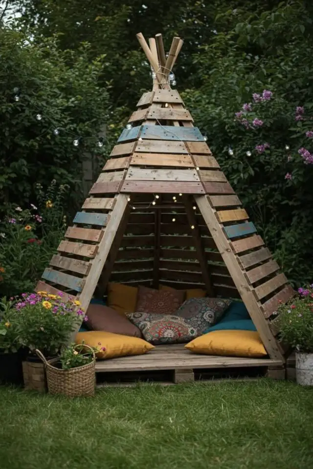 cabane pour enfant format tippie en bois de palette idée bricolage vacances 