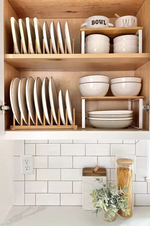 organiser et ranger placard mural de cuisine accessoires pratiques en bois pour assiettes et bol gain de place organiser et ranger placard mural de cuisine accessoires pratiques en bois pour assiettes et bol gain de place