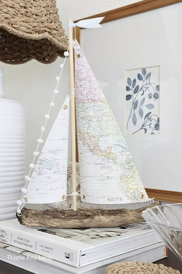 projet DIY déco bois flotté ancienne carte bricolage thème bord de mer idée facile et originale projet DIY déco bois flotté ancienne carte bricolage thème bord de mer idée facile et originale